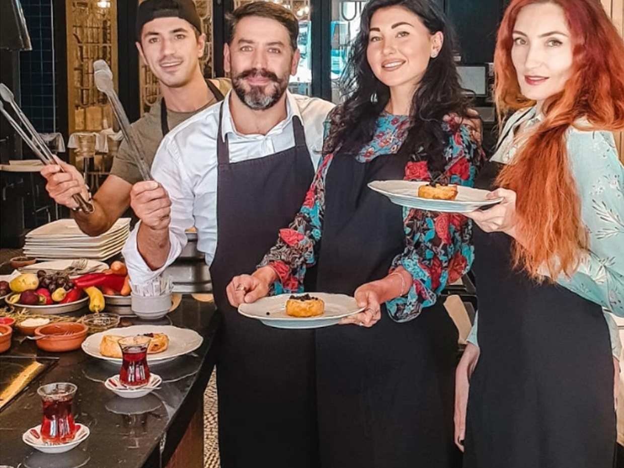 Kooklessen in Deraliye Ottomaanse Keuken Tour in Turkije, Istanbul
