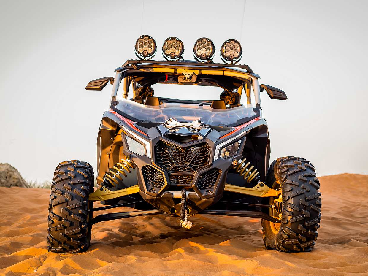 Buggy dobrodružství v poušti Agafay v Maroku, Marrákeš.
