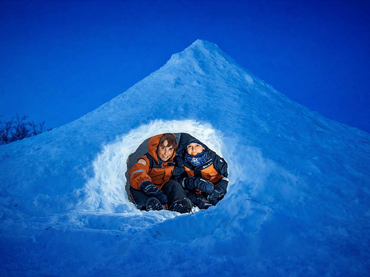 Build Your Own Snow Igloo — winter survival masterclass, Levi