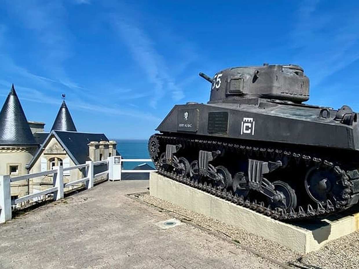 Private D-Day Omaha Pointe du Hoc American Cemetery Caen Memorial Day trip from Paris, photo 2