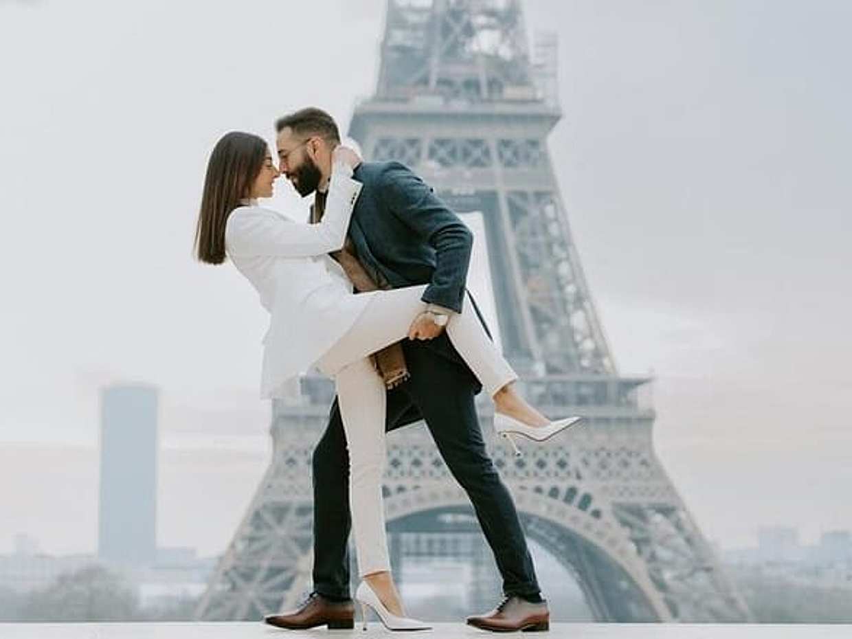Paris Photoshoot by Professional Photographer with BVA Transfers