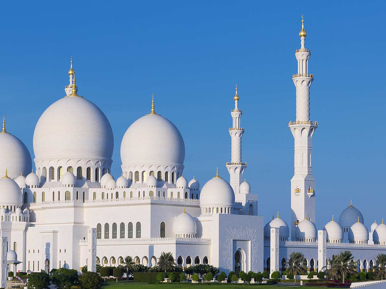 Abu Dhabi Halbtagestour durch die Stadt in den Vereinigten Arabischen Emiraten, Scheich-Zayid-Moschee
