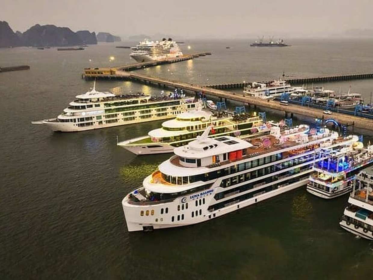 Luxury Luna Cruise Ha Long Bay Premium from Hanoi, photo 3