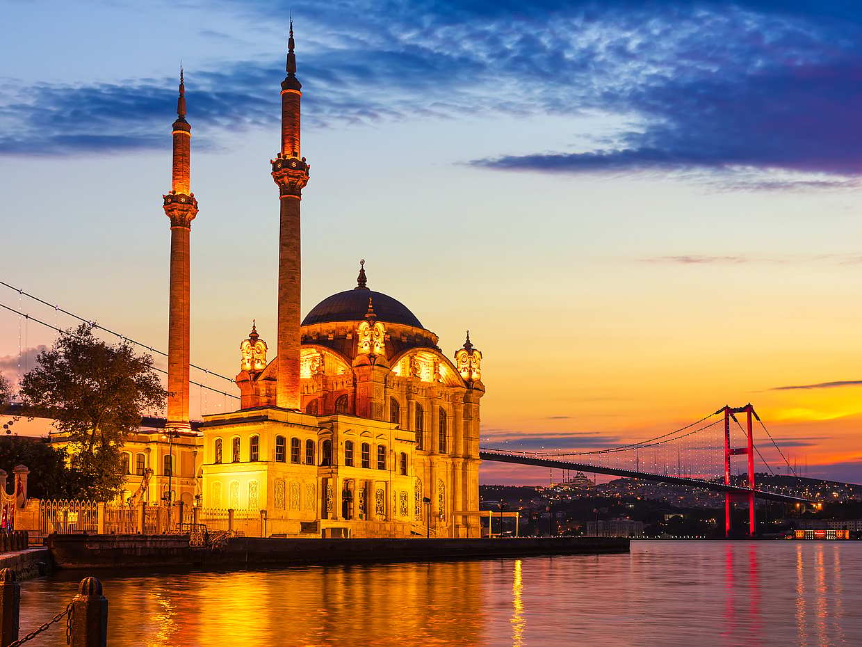Bosphorus Yacht Cruise with Steak Dinner