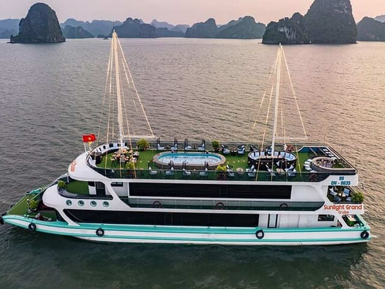 Ha Long Bay Day Tour by 5-Star Sunlight Grand/Crystal Cruise