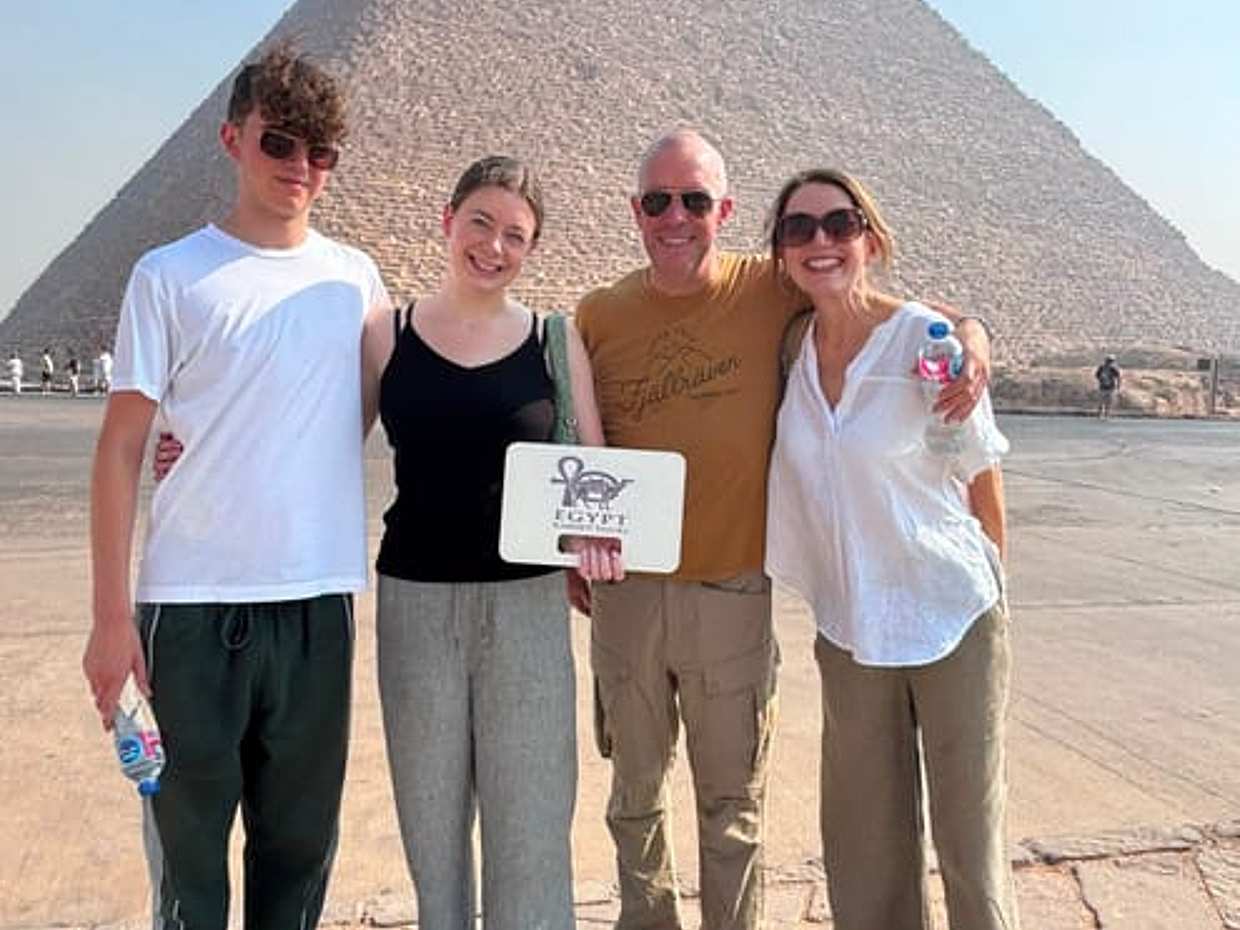 Top VIP Tour to Giza Pyramids, Grand Egyptian Museum and Nile Cruise