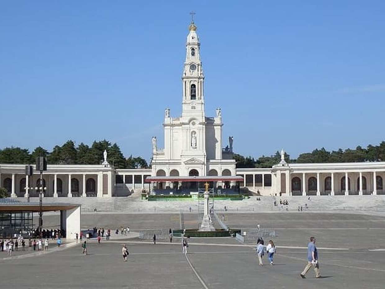Porto to Fatima and Coimbra private day trip, local driver