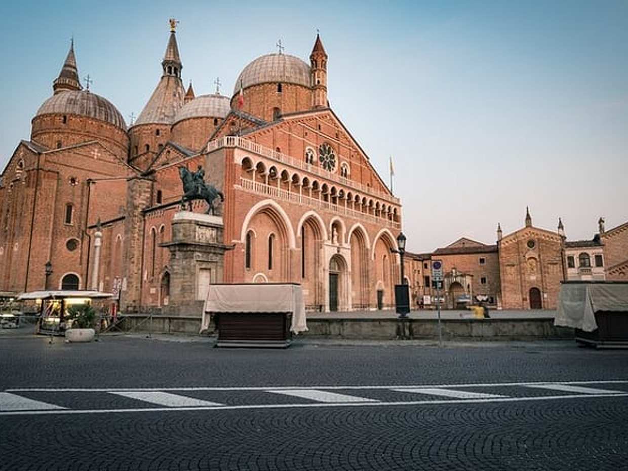 Padua Scavenger Hunt & Highlights Self-Guided Walking Tour