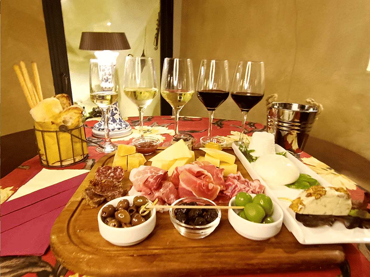 Rome Private Walking Tour and Traditional Food Tasting with Paired Wines, photo 4