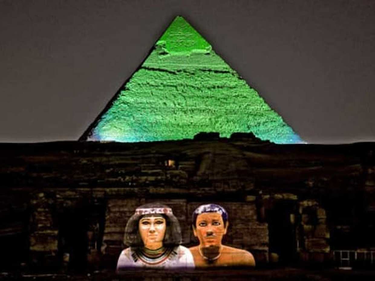 3-Hour Rooftop Dinner with Pyramid View and Show in Cairo