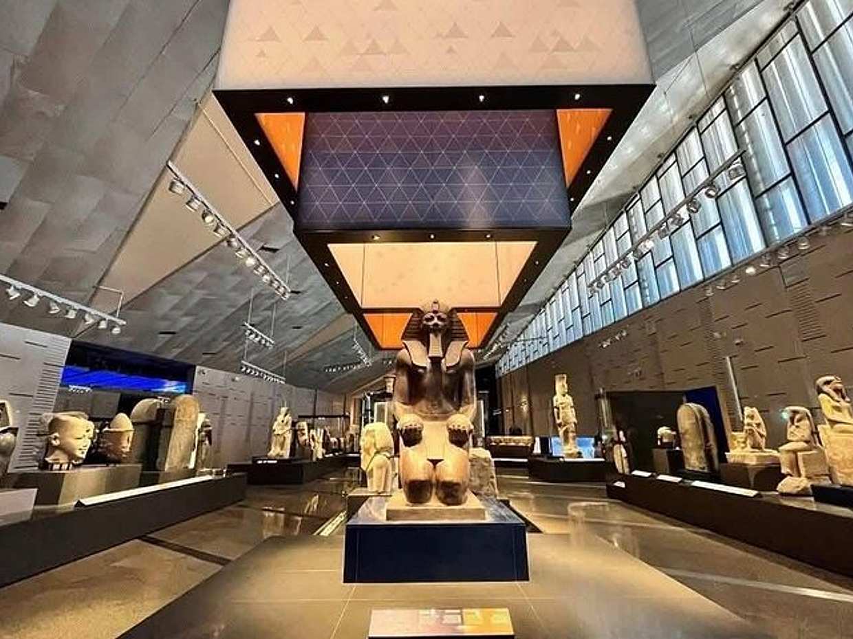 From Hurghada: Small Group Full-Day Tour to Egyptian Grand Museum GEM & Giza Pyramids, photo 3