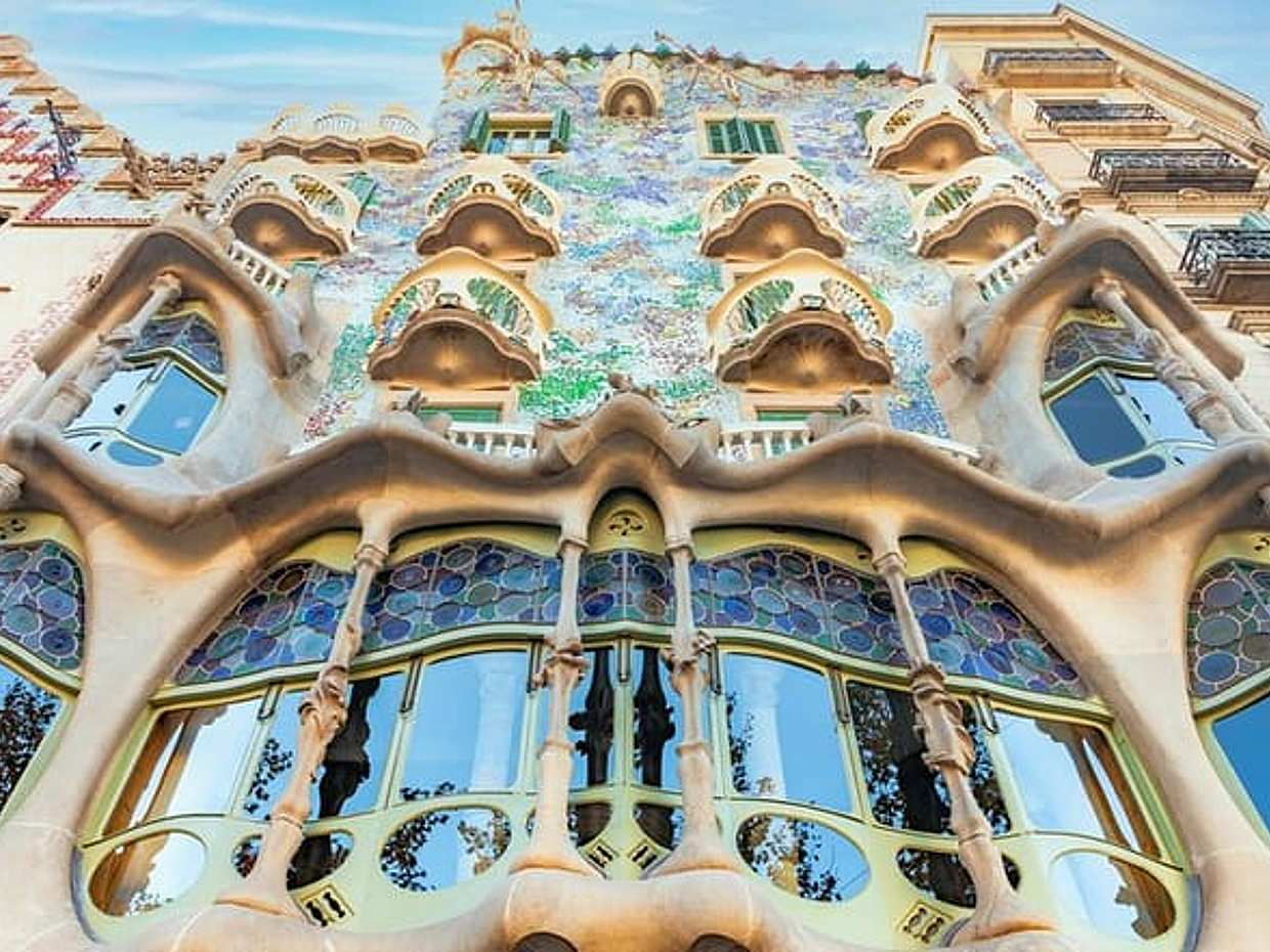 Barcelona Self-Guided City Walking Tour & Scavenger Hunt in Spain