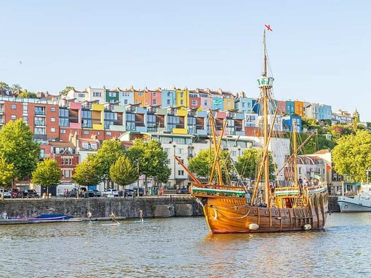 Bristol Waterfront: Brunel to Banksy Self-Guided Puzzle Walk in United Kingdom, Bath
