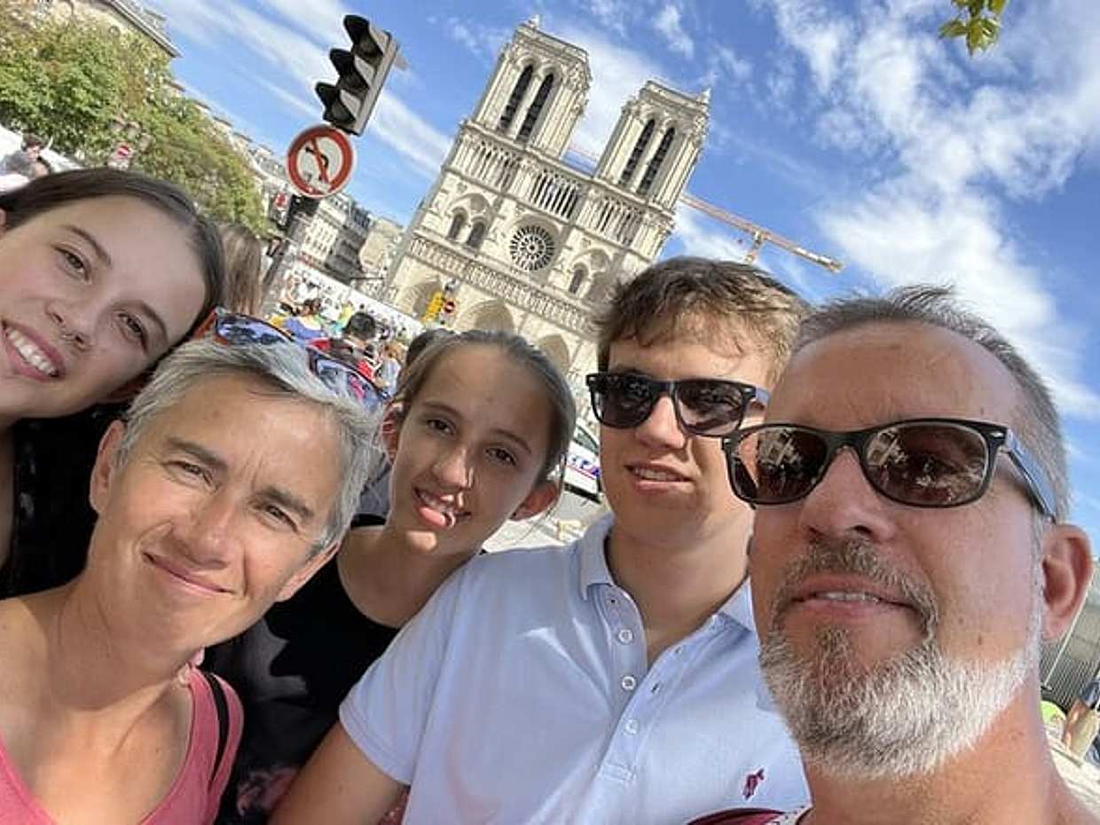 Duchové Paříže: Vražedná záhada Mony Lisy – detektivní procházka ve Francii, photo 2