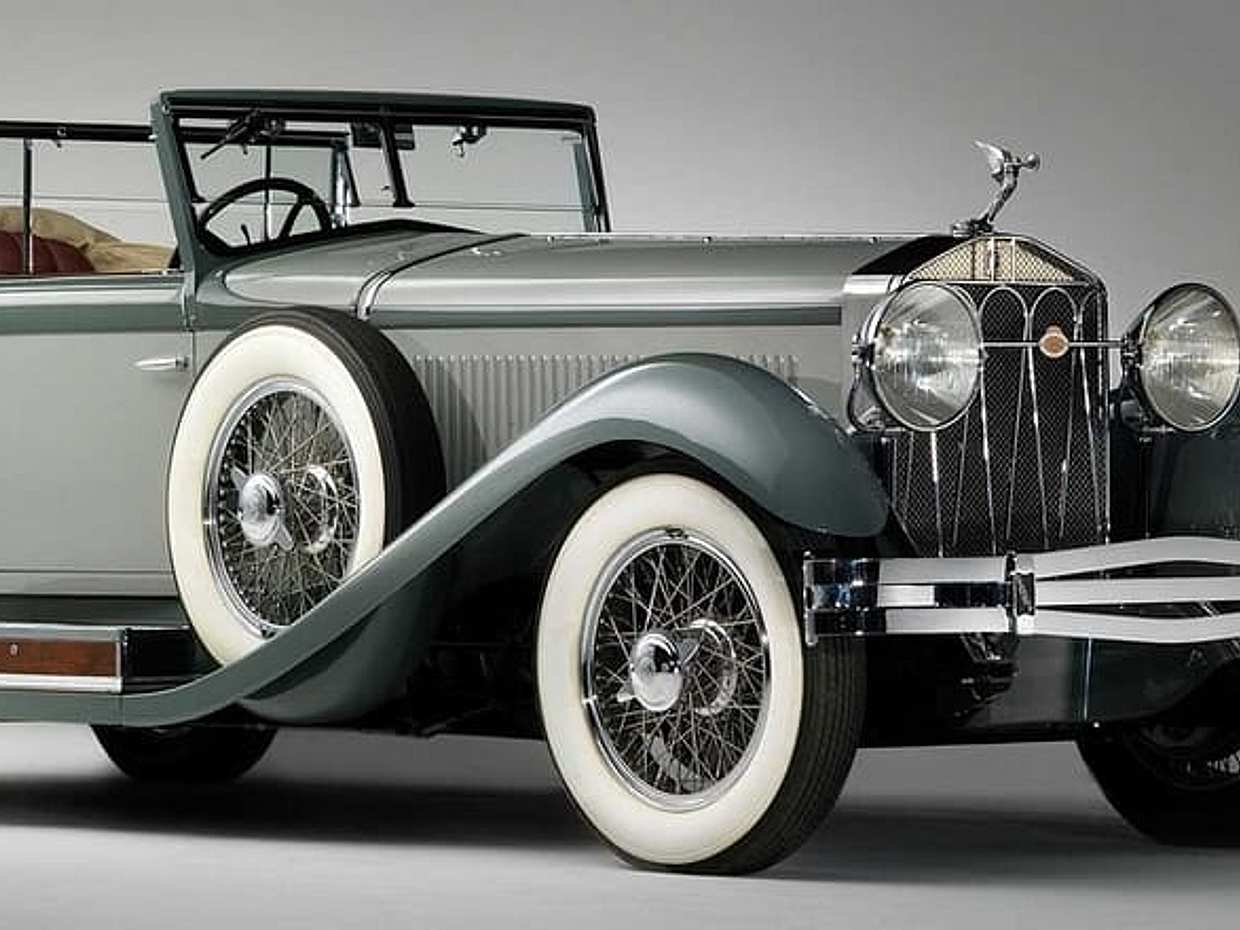 2 hours Paris Private Vintage Car Tour with hotel Pick up and Drop
