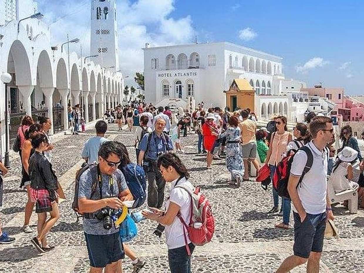 Walking Tour of Fira Town in Greece, Thera