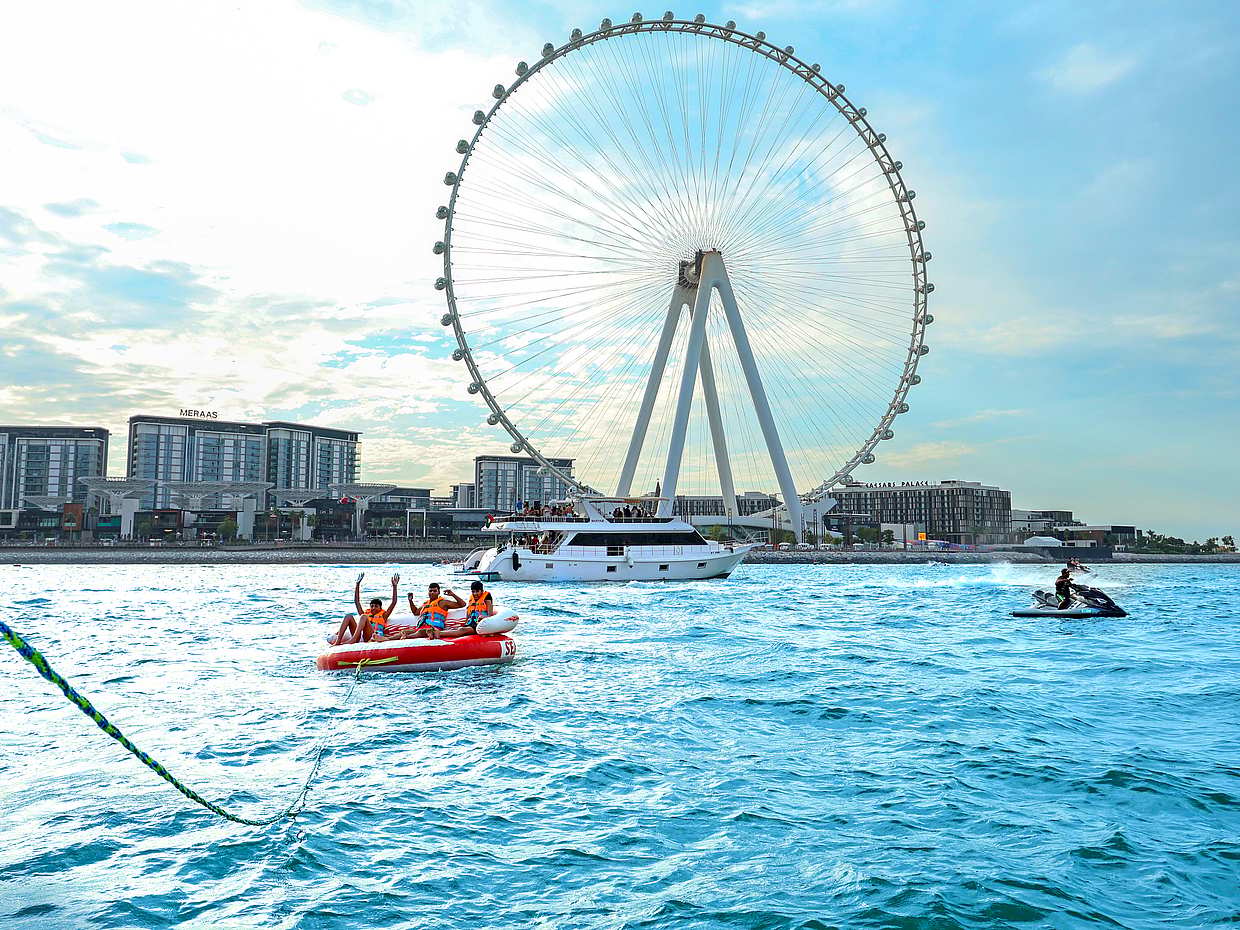 "Paseo en Donut en Dubái, en los Emiratos Árabes Unidos."