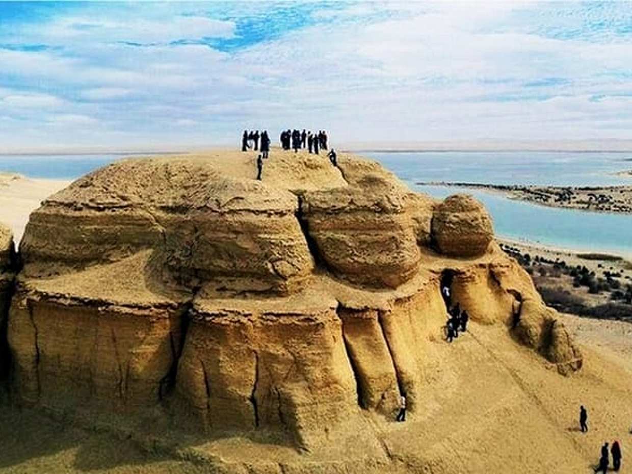 From Cairo: Whale Valley and Wadi El Rayan Waterfalls Tour