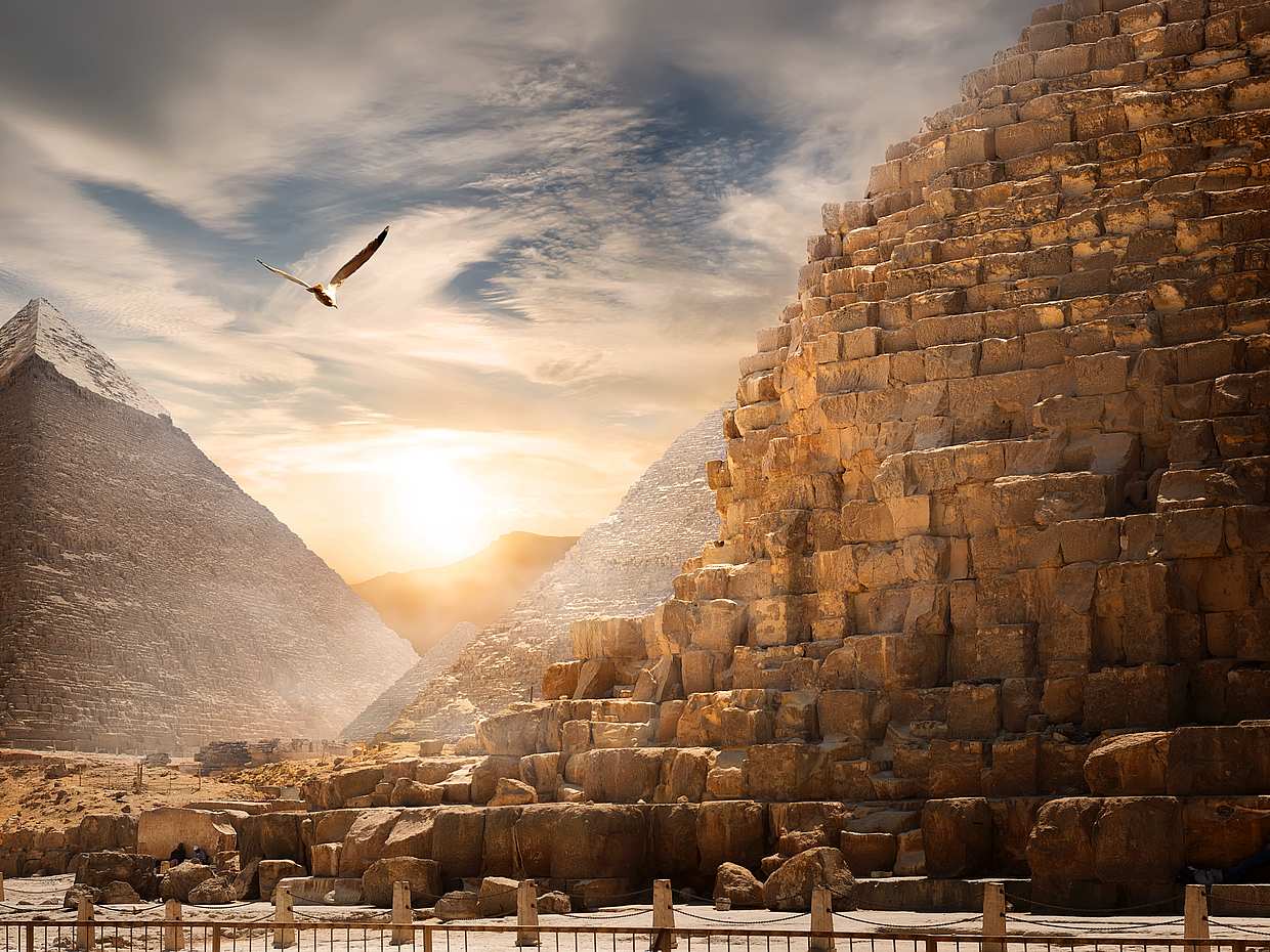 Pyramidy v Gíze, Egyptské muzeum a soukromá prohlídka bazaru Khan El Khalili, Velká pyramida v Gíze.