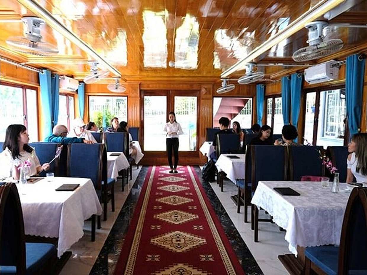Halong Deluxe Day Tour Small Group on Boat Transfer by Limousine, photo 4