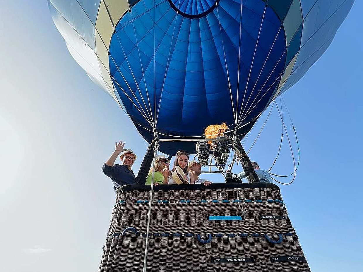 Desde Creta: Vuelo en globo aerostático sobre la meseta de Lasithi, Grecia., photo 2