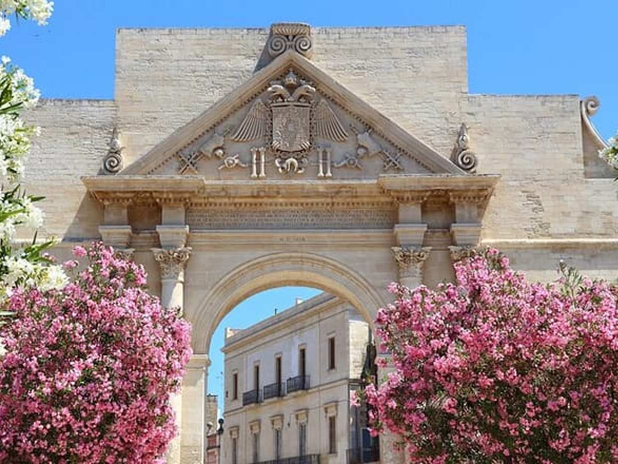 Private transfer: Naples to Lecce, 2h Stop in Polignano a Mare, photo 2