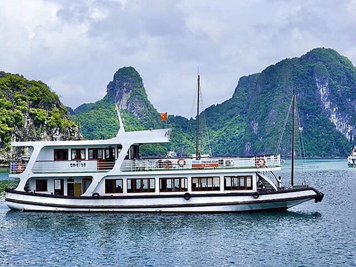 Halong Bay Day Tour with Expressway,Cave,Island,Beach from Hanoi, photo 2