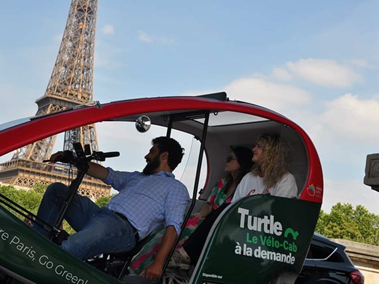 Paris : Valentine's day romantic tour in rickshaw bike, photo 3