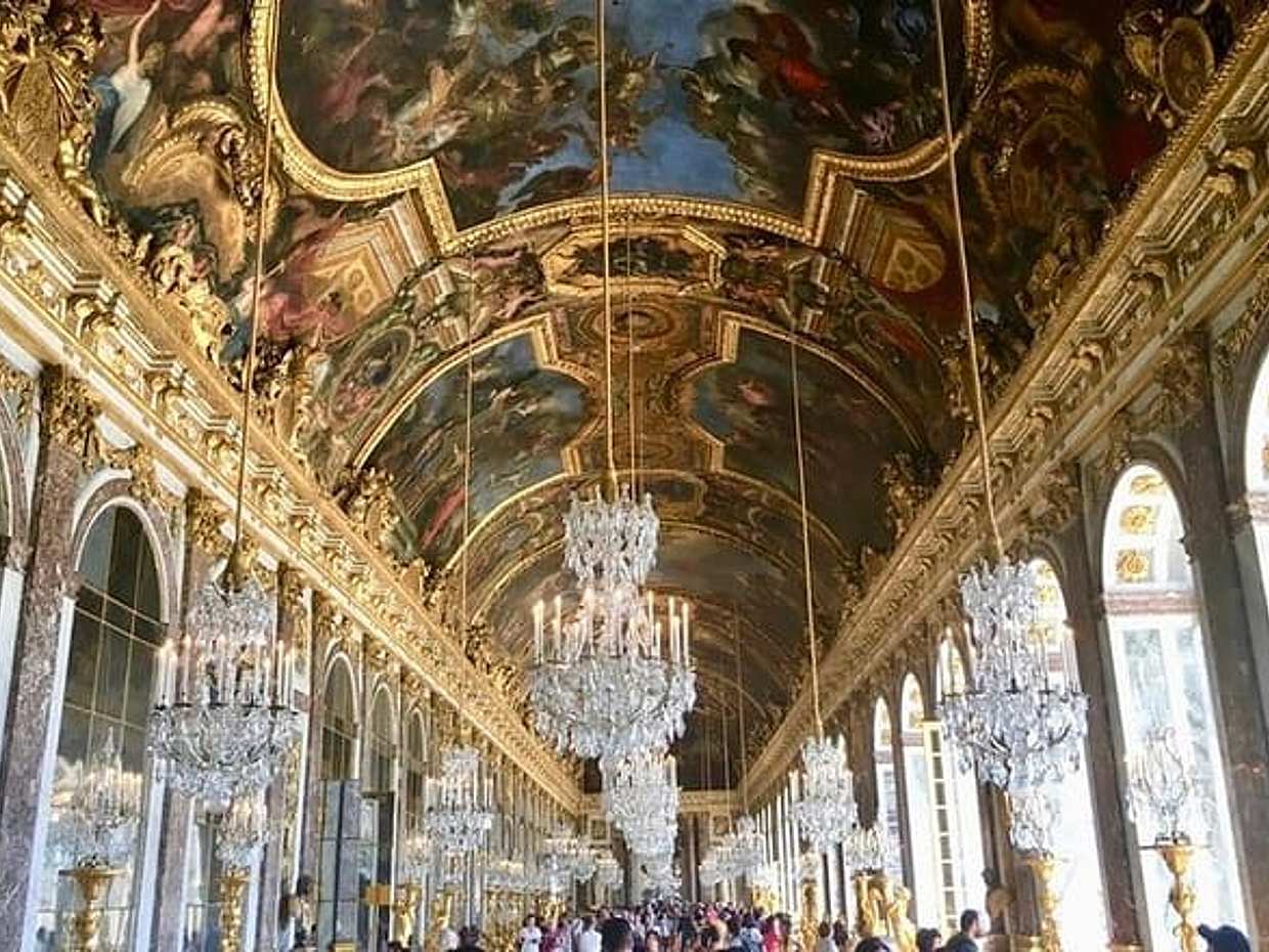 Versailles Palace & Marie-Antoinette's Estate Private Guided Tour with Lunch, photo 2
