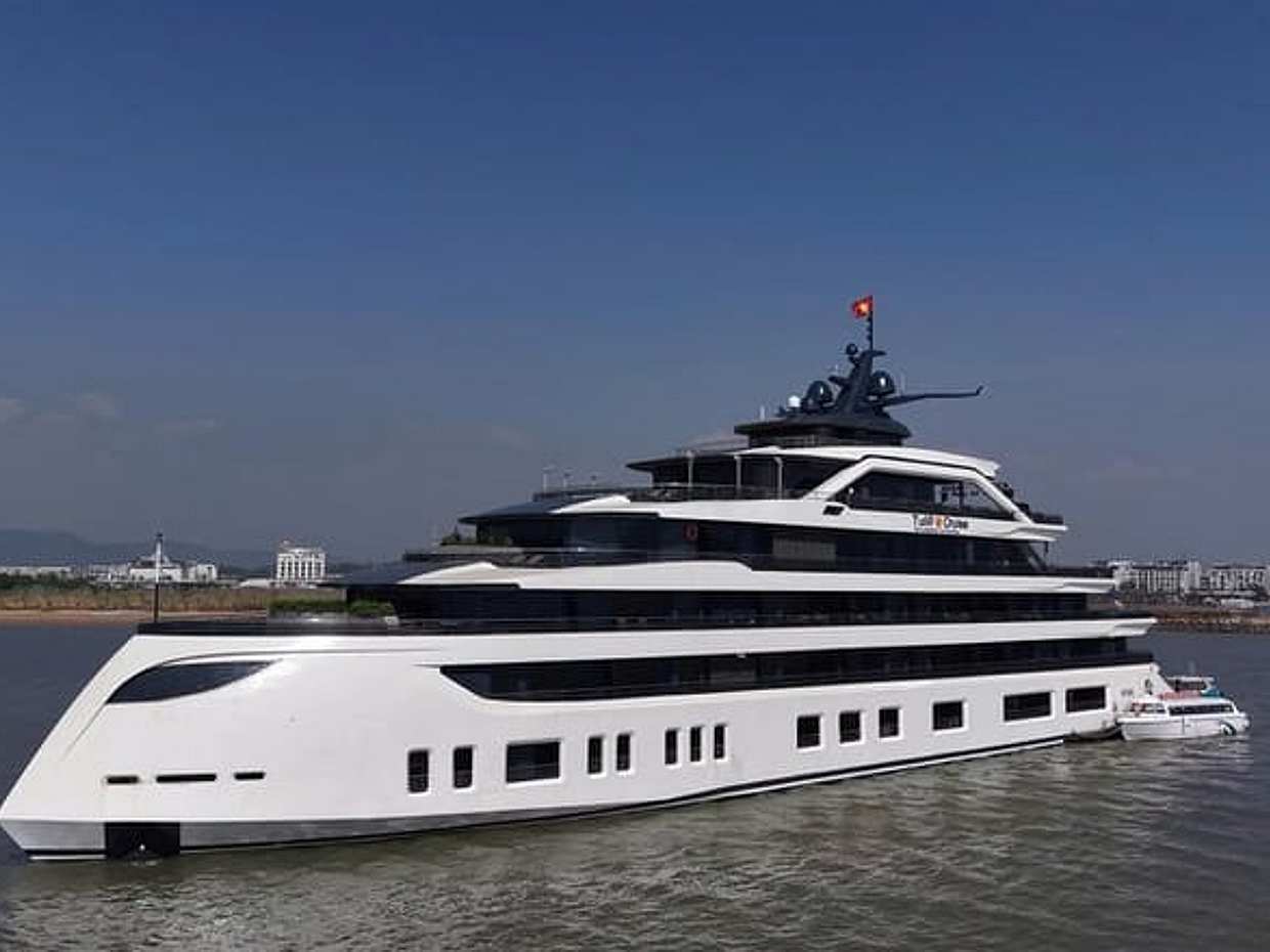 Premium Ha Long and Lan Ha Bay 2D1N Cruise Adventure from Hanoi