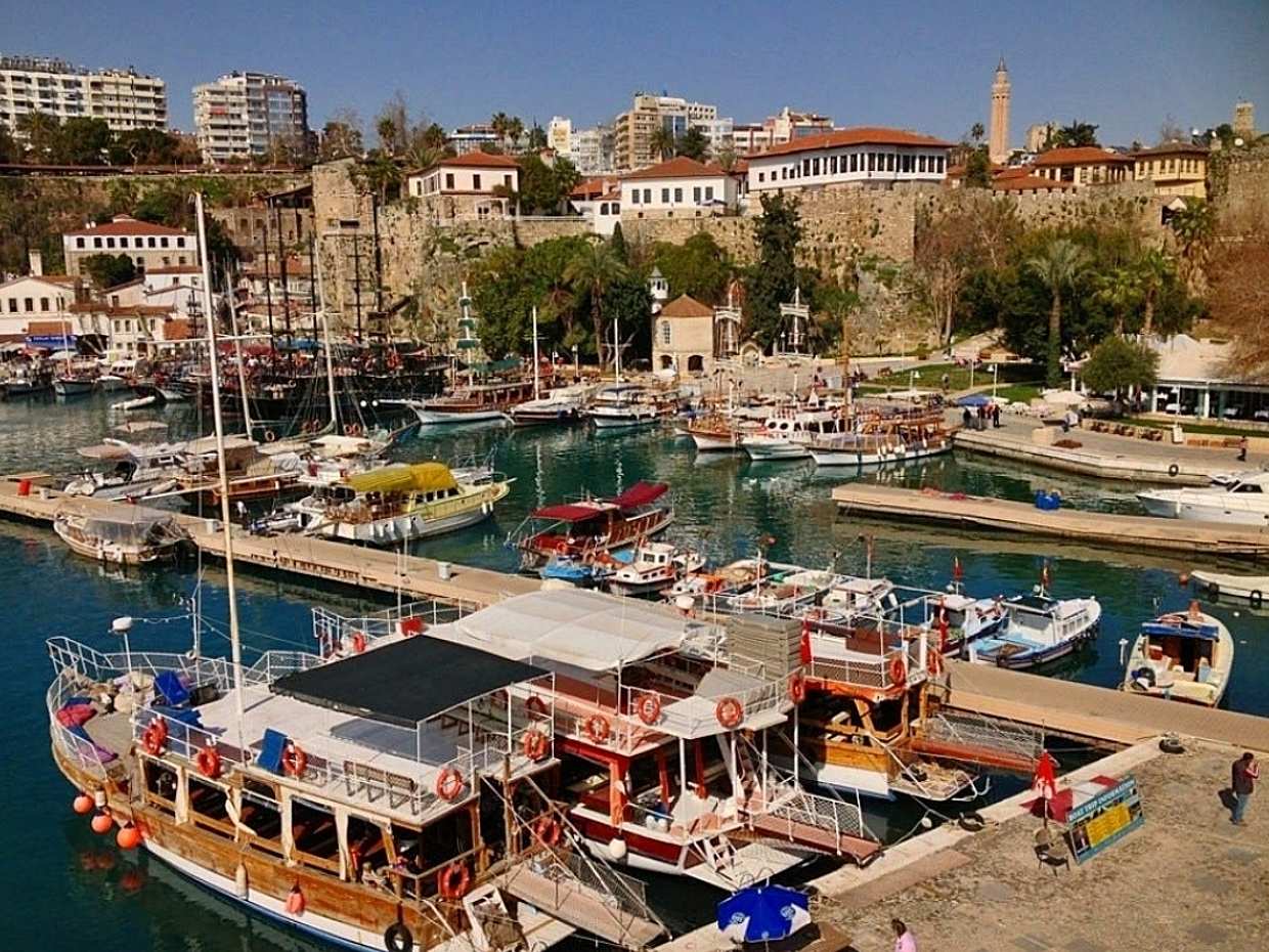 Fantastische Kostenlose Stadtführung in der Altstadt von Antalya in der Türkei.