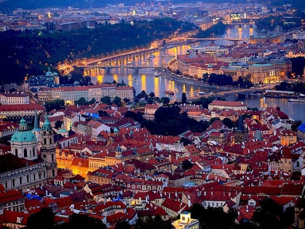Christmas Private Daytrip - Vienna to Prague & back, English Speaking Driver in Austria, photo 4
