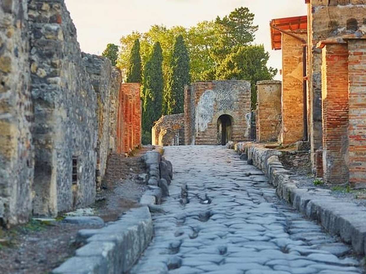 Pompeii & Herculaneum: Full-Day Group Tour from Naples with Skip-the-Line Tickets & Pizza Lunch, photo 3