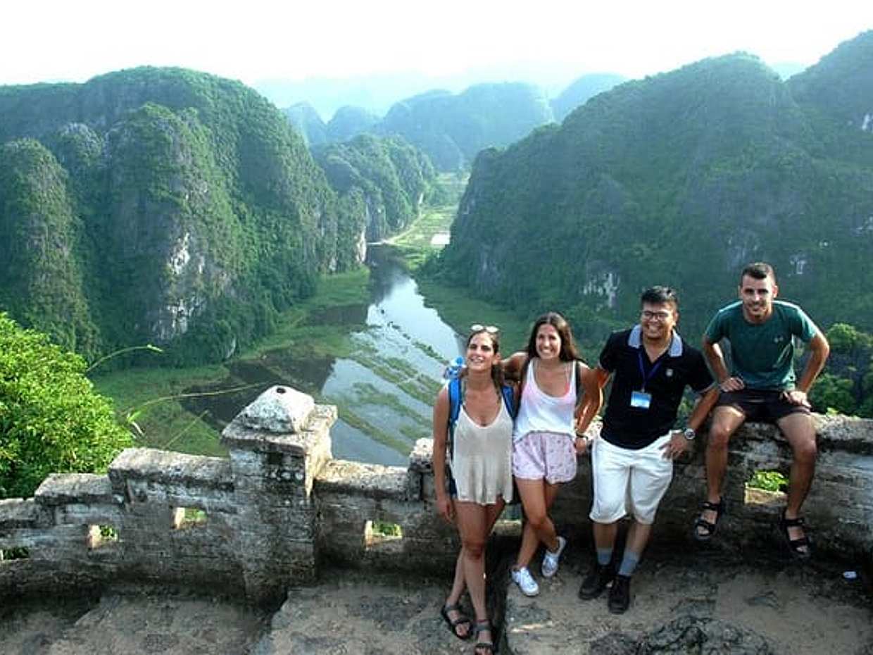 1 Day Luxury Tour in Hoa Lu, Trang An & Mua Cave Amazing View, photo 4
