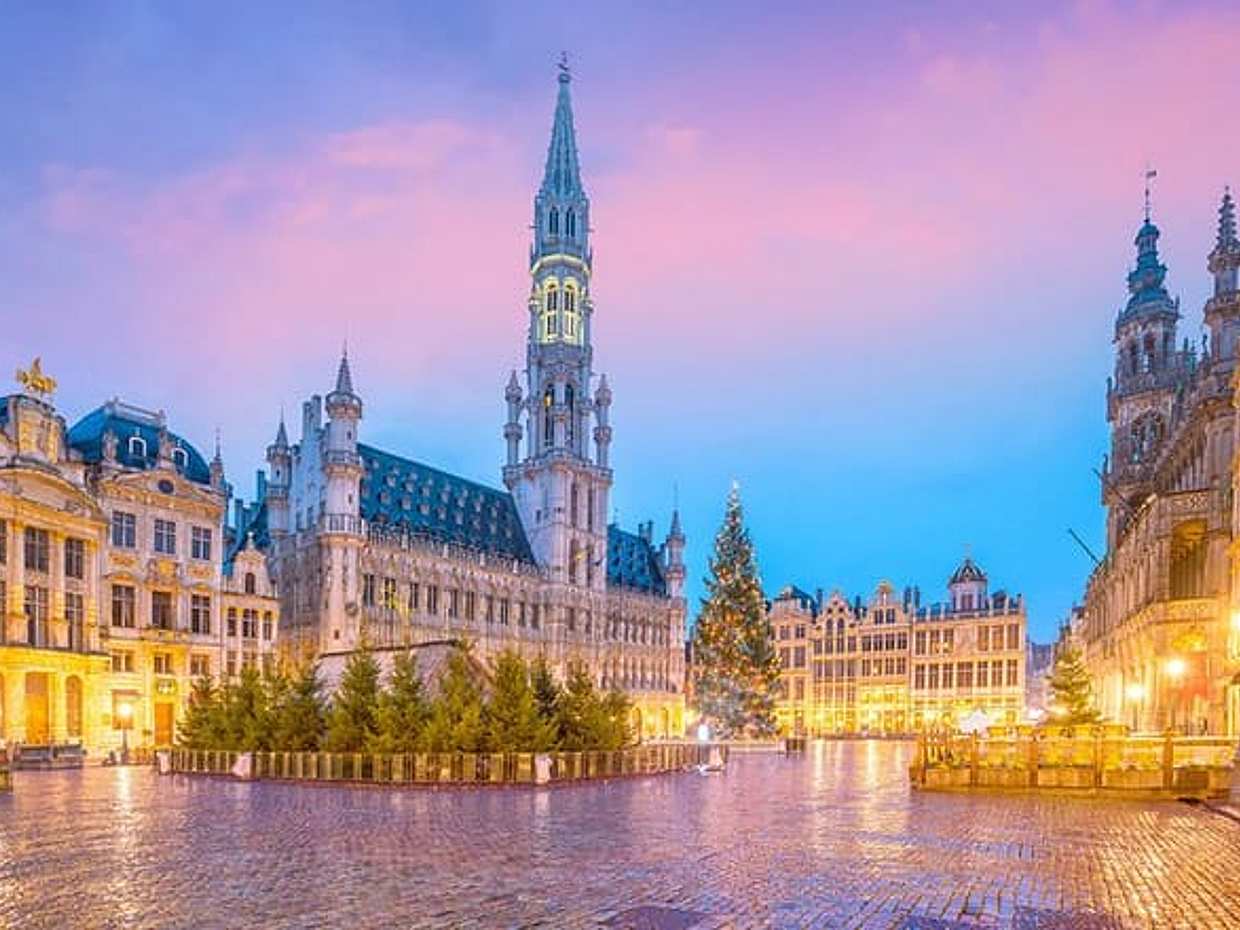 Privé transfer van Amsterdam naar Brussel, 2 uur stop in Arnhem in Nederland