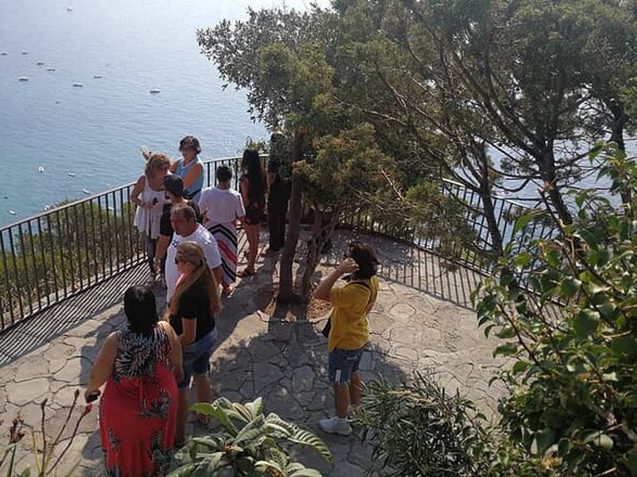 Amalfi Coast tour with 1-hour boat excursion