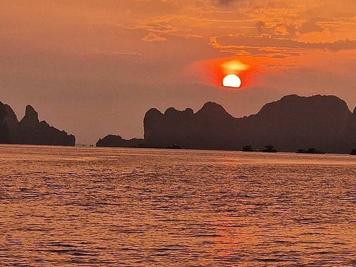 Lan Ha Bay Magic Sunset Boat Tour Through Breathtaking Scenery, photo 2