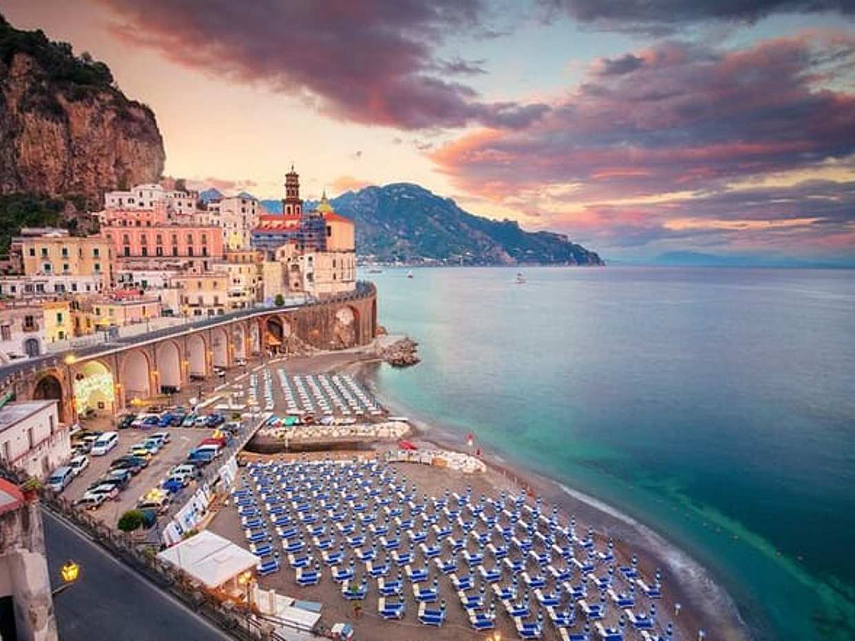 Private transfer from Naples to Amalfi, 2h of sightseeing stop