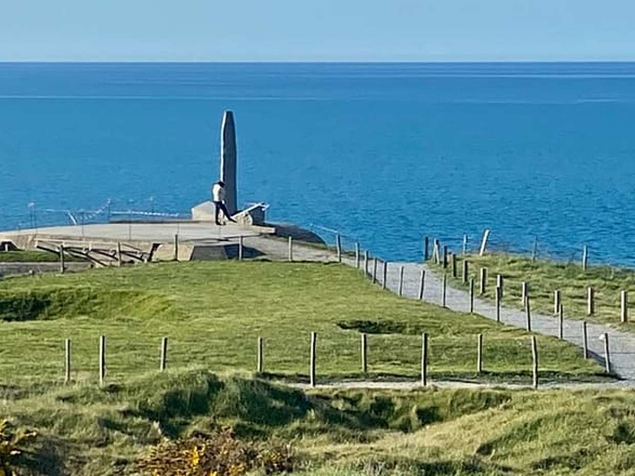 Private D-Day Omaha Pointe du Hoc American Cemetery Caen Memorial Day trip from Paris, photo 3