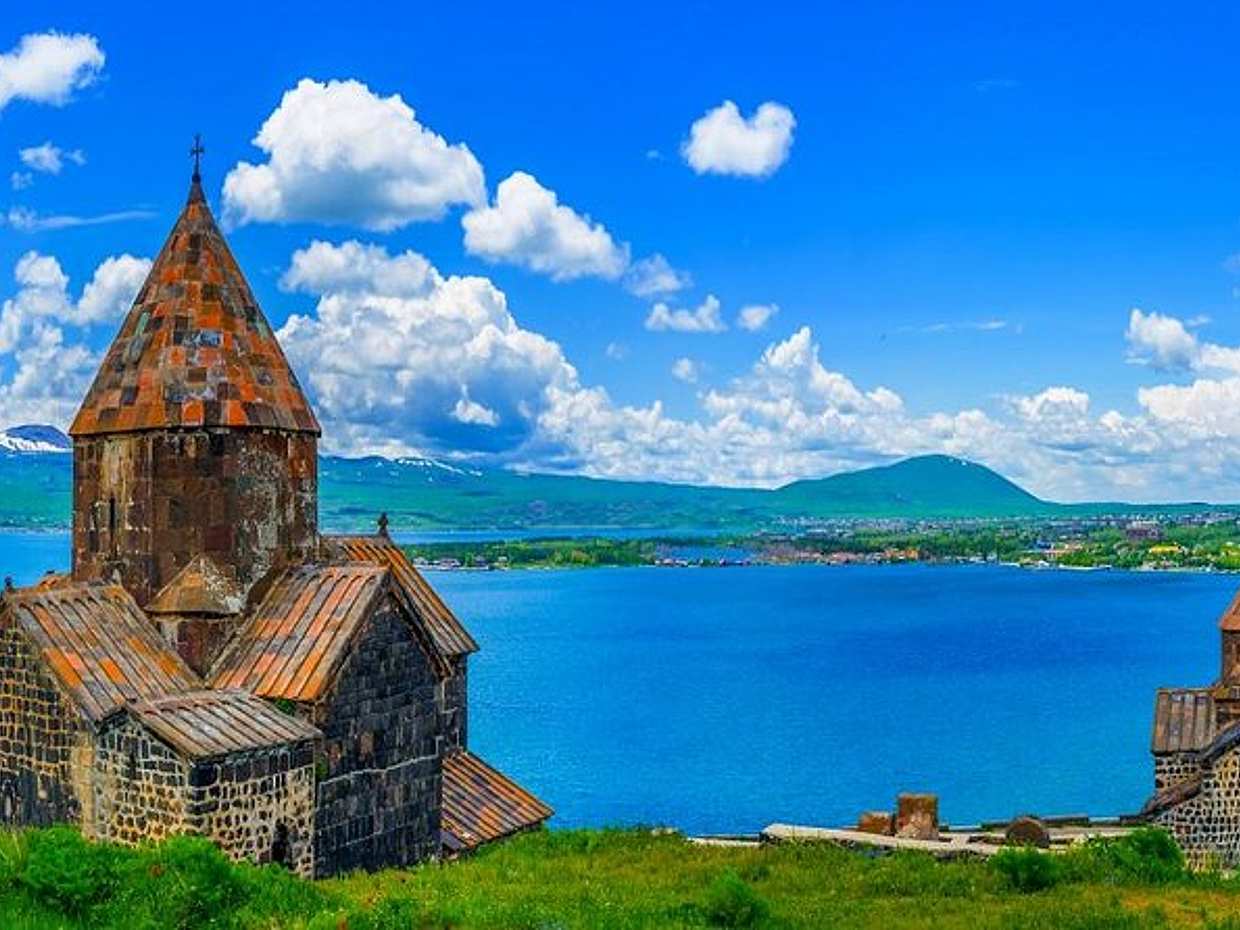 Privé Tour: Lake Sevàn, Tsaghkadzor Rope Way, Dilijan Lush Town in Yerevan, Armenië