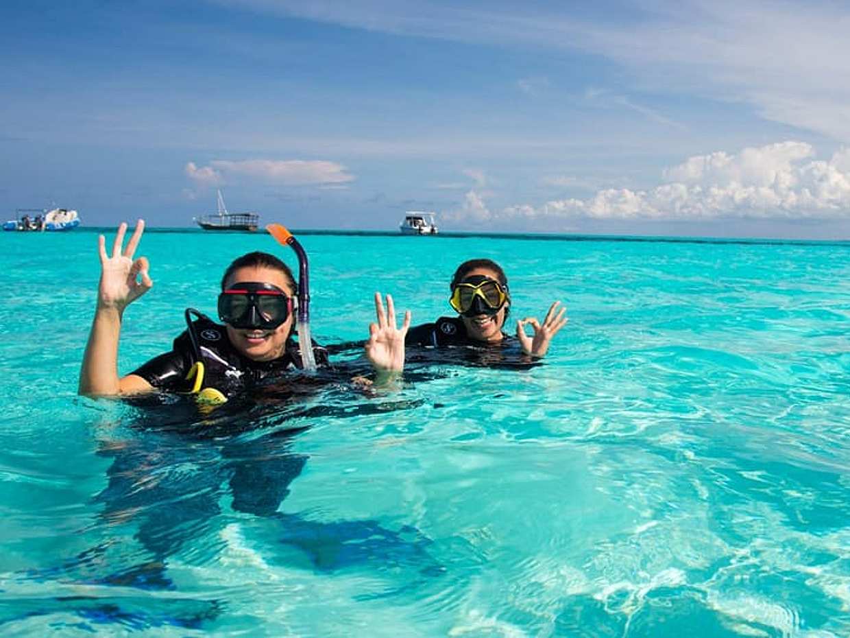Zanzibar: Mnemba Island Snorkeling and Swimming with Dolphin in Tanzania, photo 2