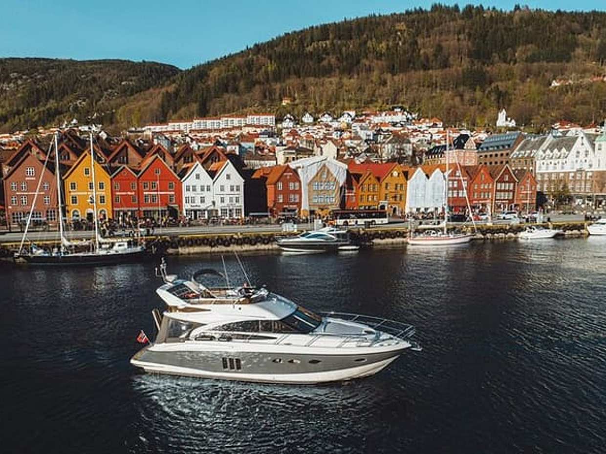 3 h private yacht-cruise around Bergen