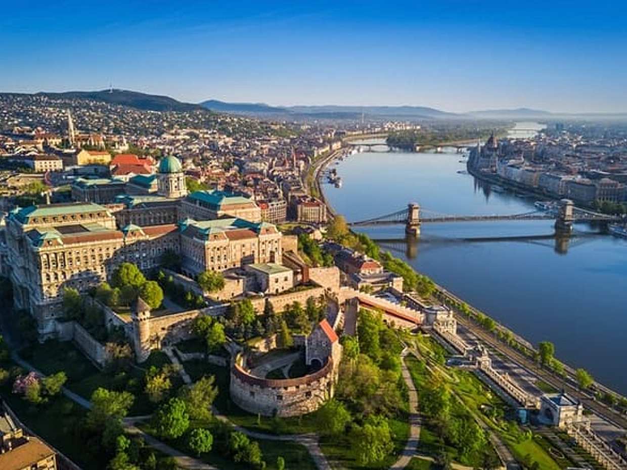 "Misterio Otomano de Budapest: Búsqueda de Viaje en el Tiempo a Través del Castillo de Buda en Hungría"