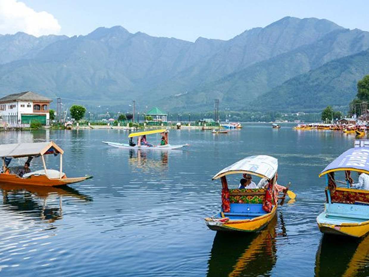 Online Shikara Ride on Dal Lake.