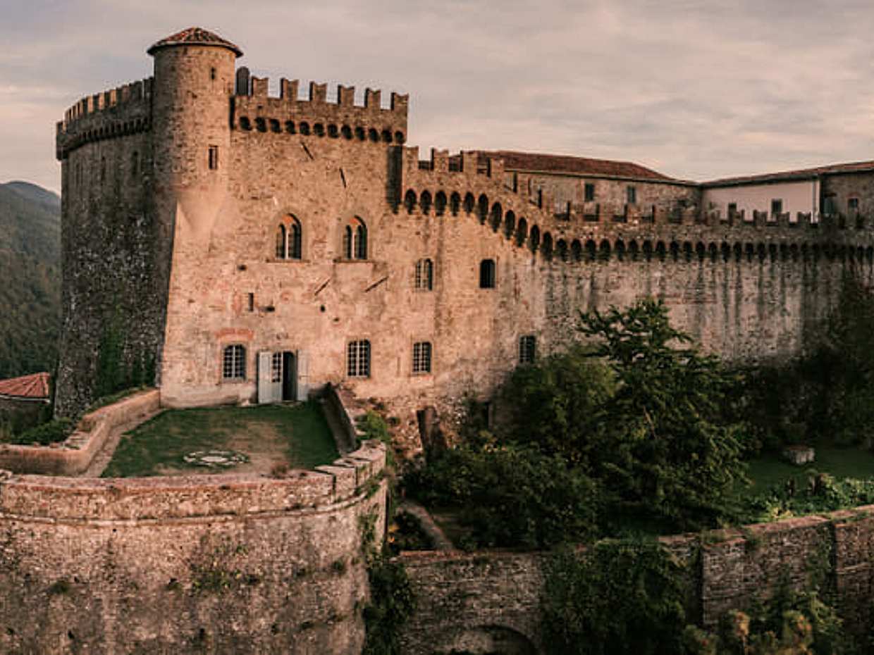 Guided tour of the Malaspina Castle of Fosdinovo