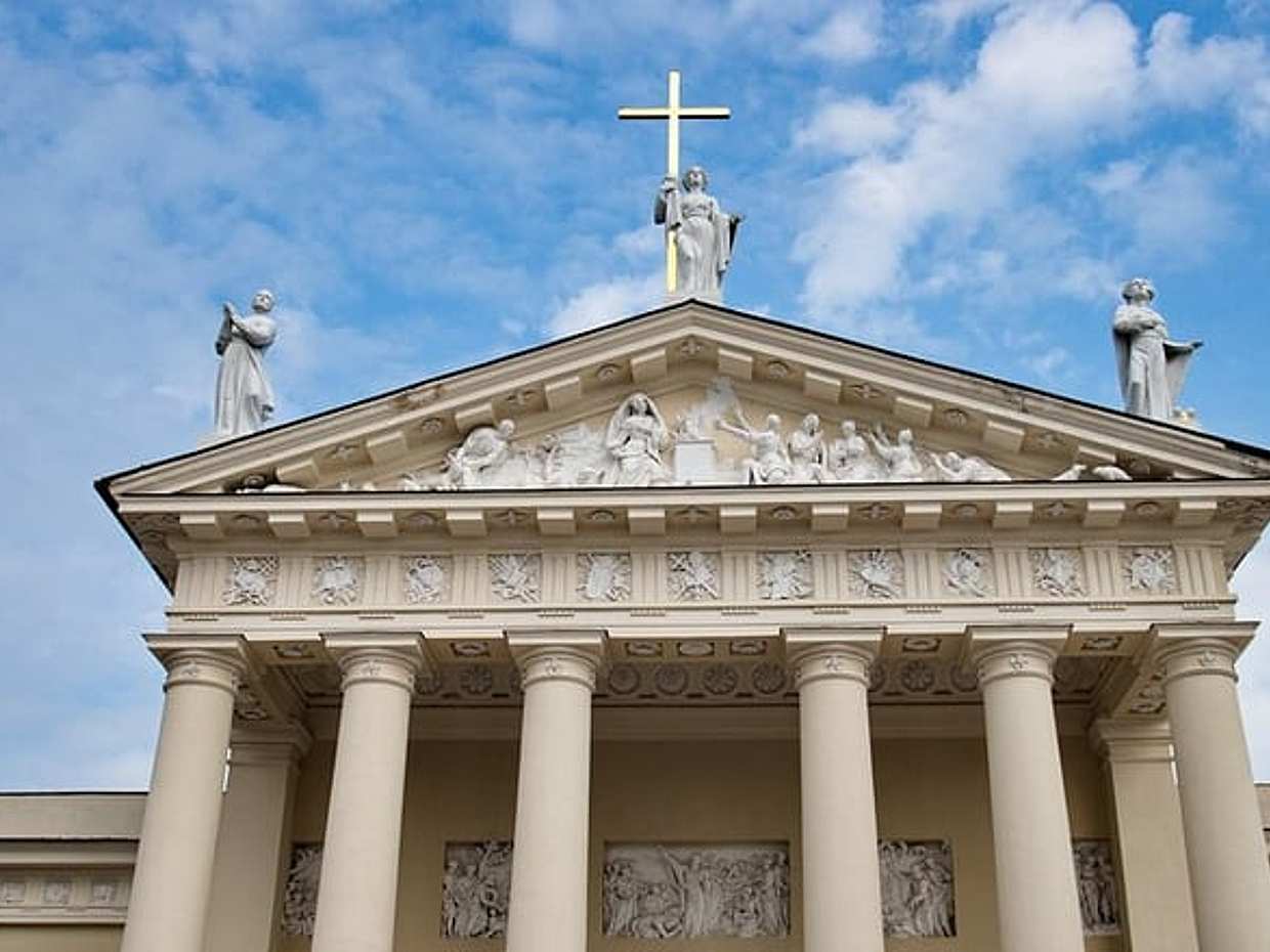 Vilnius Scavenger Hunt & Highlights Self-Guided Walking Tour