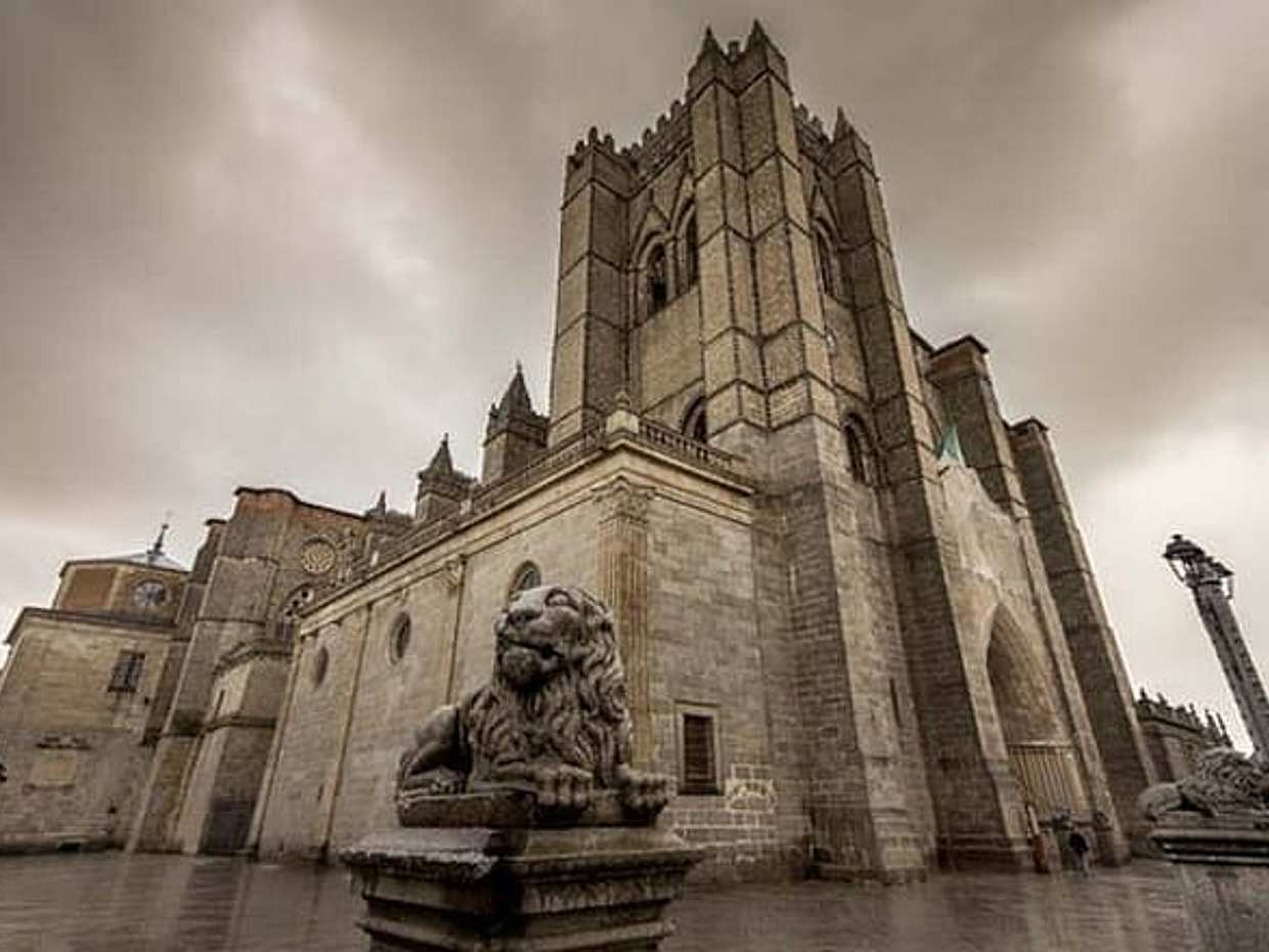 Private tour Avila and Salamanca from Madrid