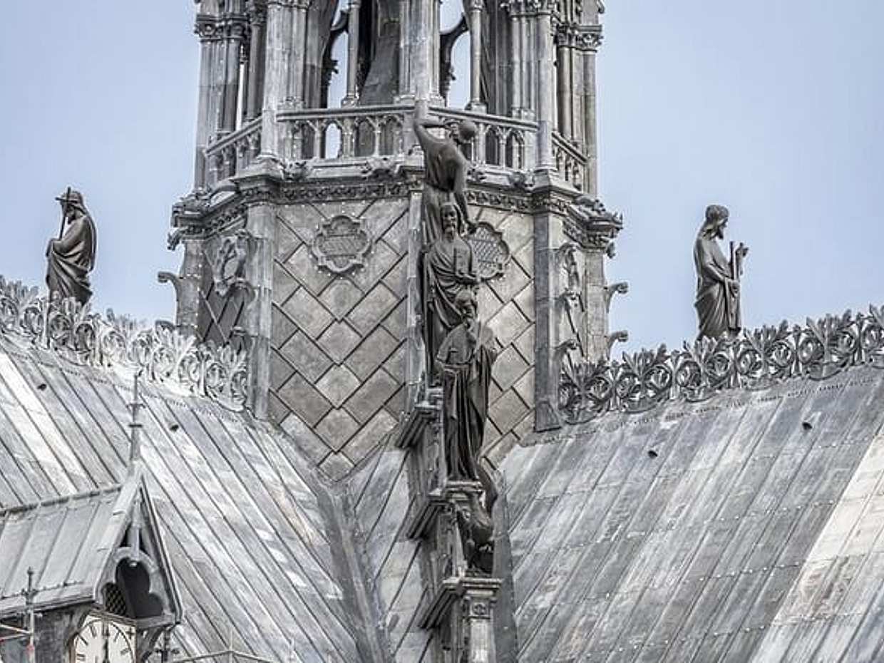 Paris - Notre-Dame : visite guidée théâtralisée du quartier en français, photo 3