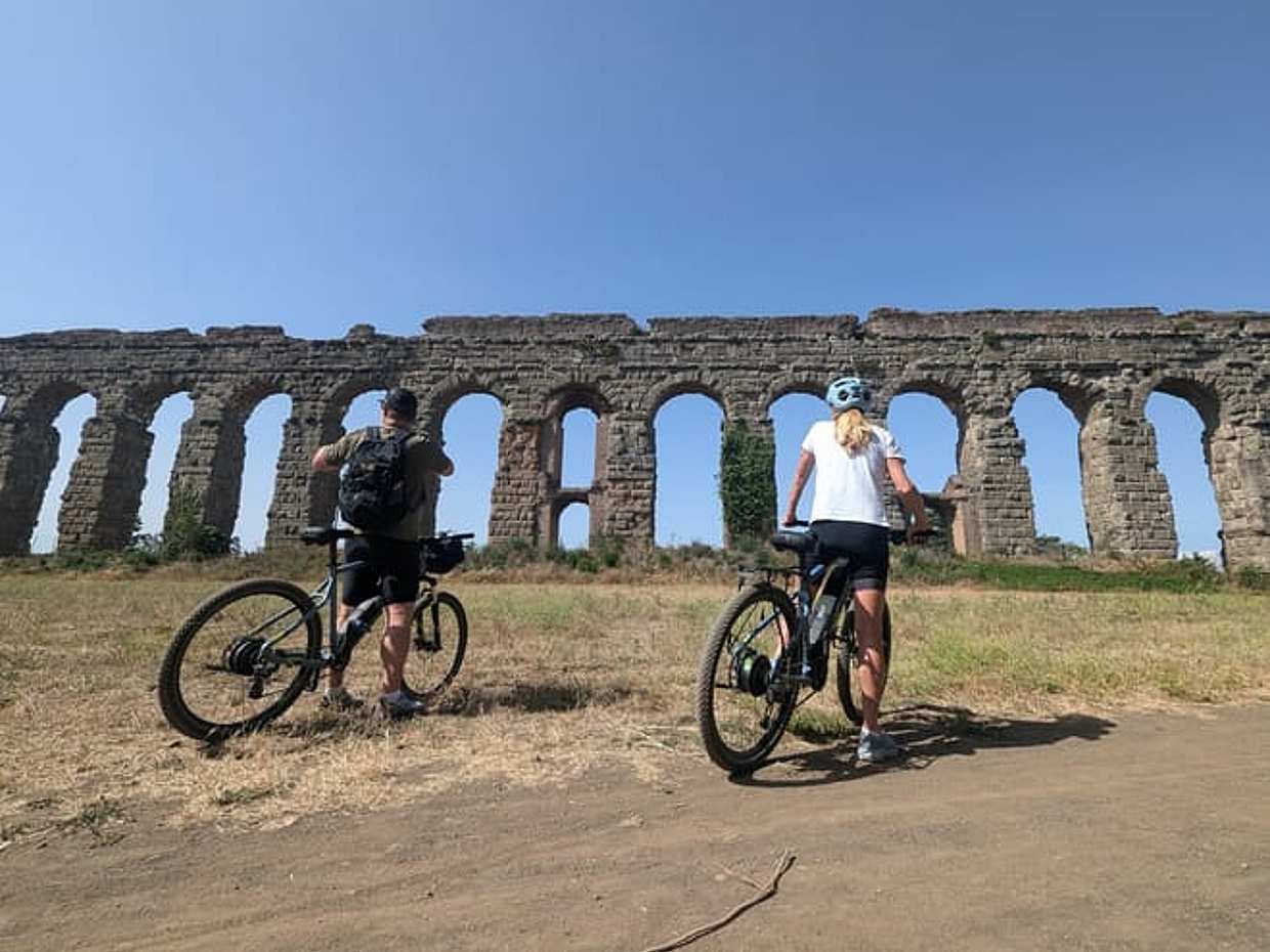 Appia Antica и Катакомбы на электровелосипеде: экскурсия с частным трансфером от Цирка Массимо в Италии, Рим, photo 3