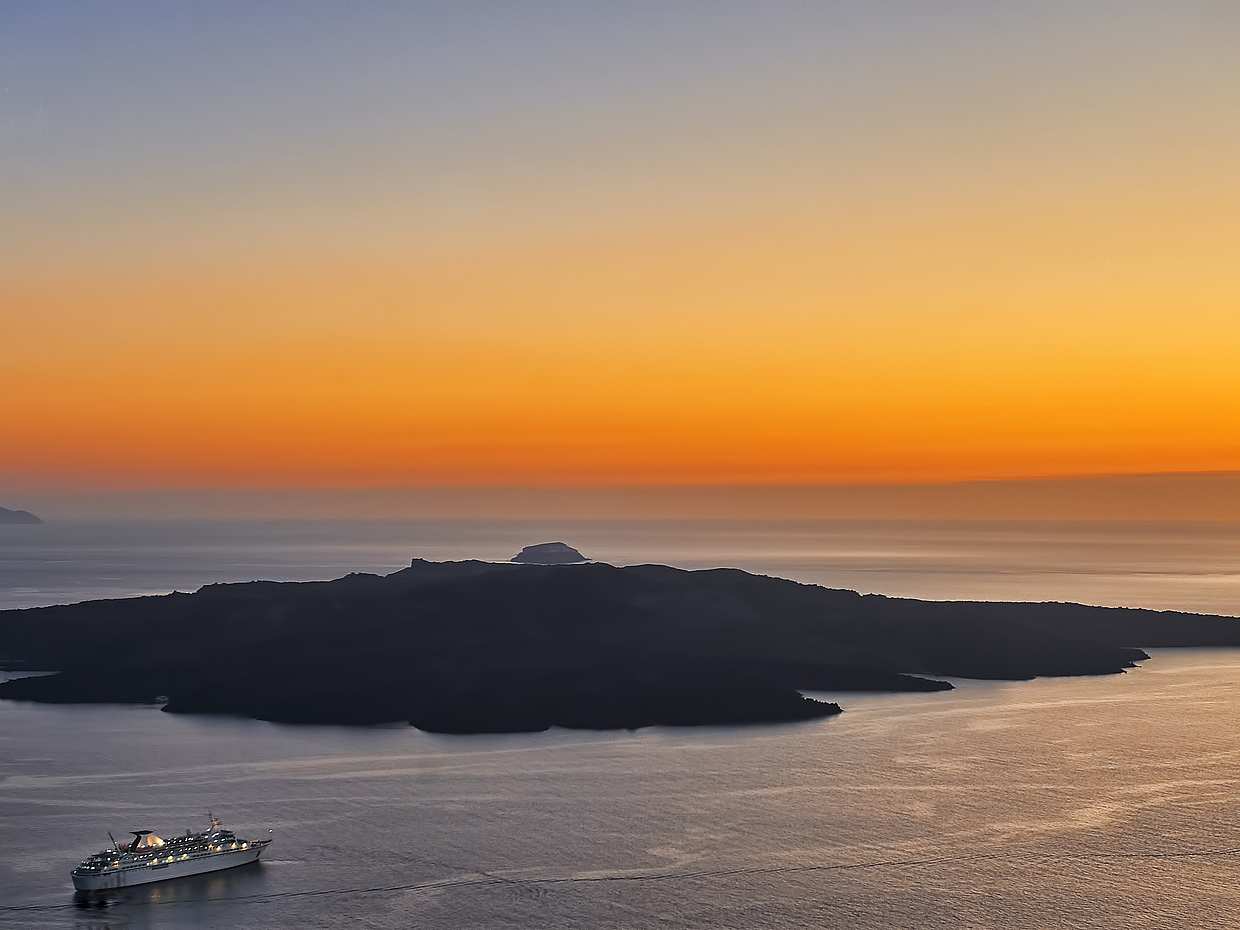 Santorini Volcano Sunset Cruise in Thera, Greece, photo 2